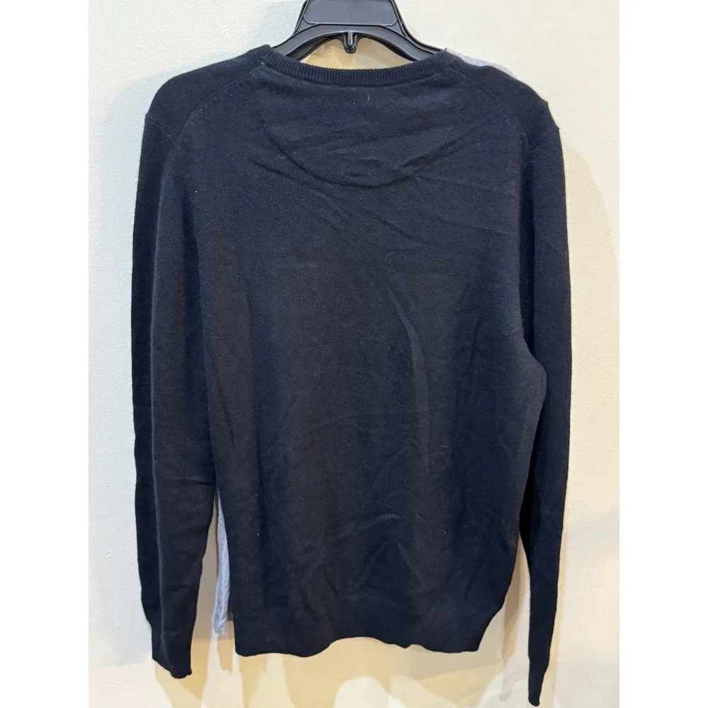 Nordstrom cashmere sweater is a solid black crewneck pullover Size Medium